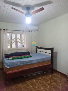 Casa com 4 Dormitórios, com 104m² de área construída a 600m do mar, no bairro Itacolomi, Piçarras / SC. Ref.511