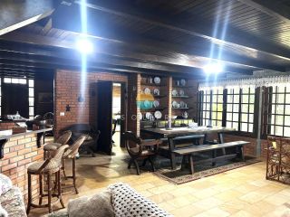 Autêntico pé na areia — 2.709 m² de terreno com acesso direto ao mar, em uma das localizações mais exclusivas de Penha: a deslumbrante Praia do Poá, Penha/SC. Ref. 517