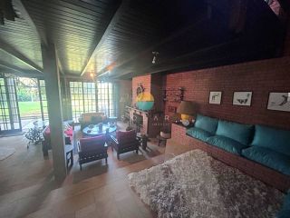Autêntico pé na areia — 2.709 m² de terreno com acesso direto ao mar, em uma das localizações mais exclusivas de Penha: a deslumbrante Praia do Poá, Penha/SC. Ref. 517