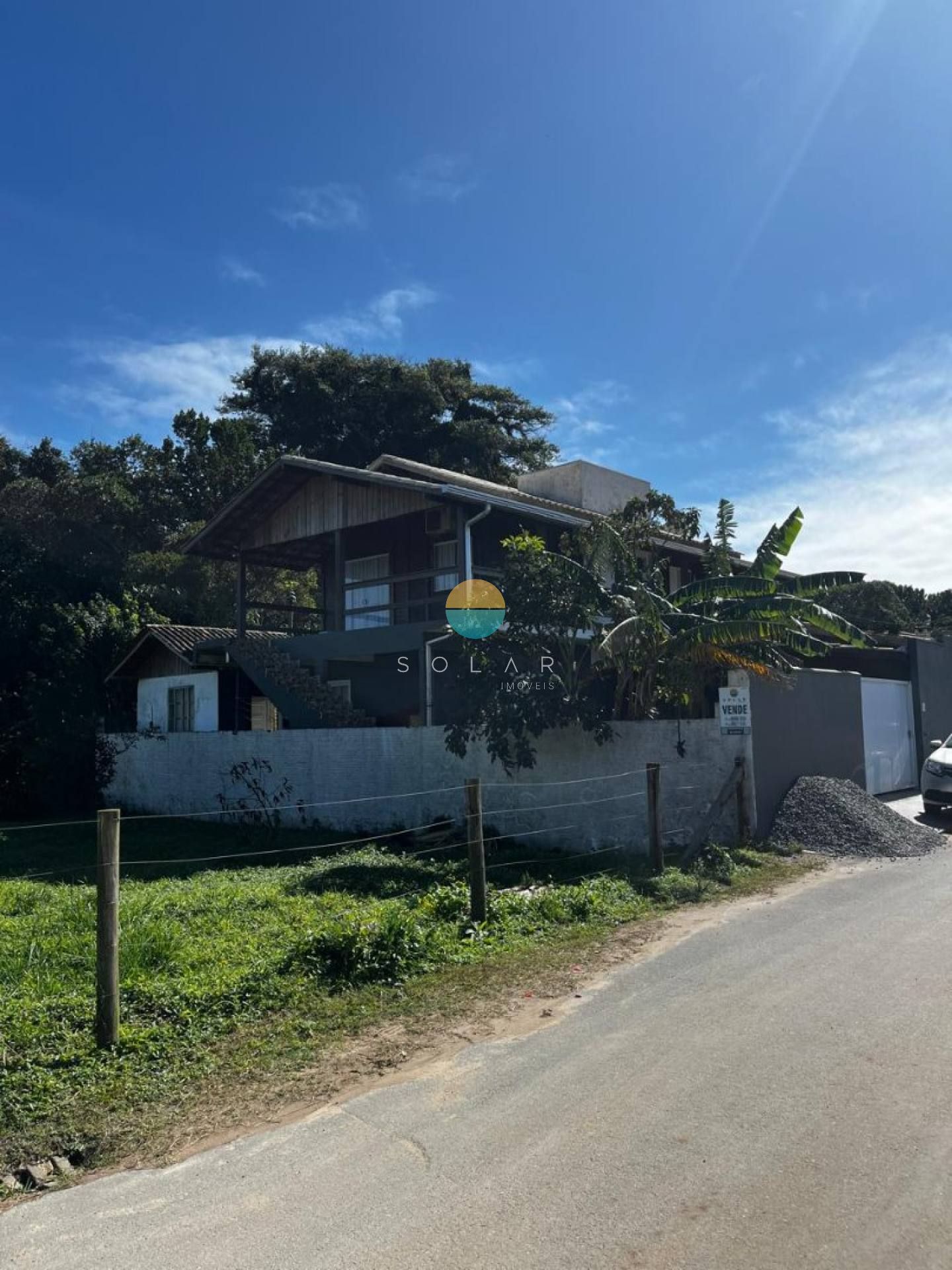 Oportunidade de negócio! Duas casas em um único imóvel com 300m² na Praia da Armação do Itapocory, Penha / SC. Ref. 515