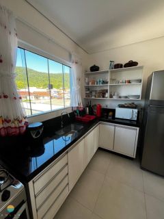 OPORTUNIDADE RARA, APTO ENTRE A PRAIA E O PARQUE