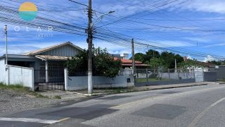 Excelente Oportunidade, 2 CASAS no Centro de Armação – A 200m do Mar!