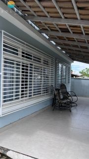 Excelente Oportunidade, 2 CASAS no Centro de Armação – A 200m do Mar!