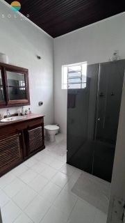 Excelente Oportunidade, 2 CASAS no Centro de Armação – A 200m do Mar!