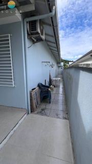 Excelente Oportunidade, 2 CASAS no Centro de Armação – A 200m do Mar!