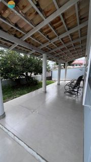 Excelente Oportunidade, 2 CASAS no Centro de Armação – A 200m do Mar!