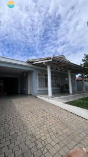 Excelente Oportunidade, 2 CASAS no Centro de Armação – A 200m do Mar!