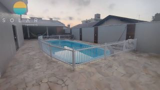 Se você busca conforto, exclusividade e uma localização privilegiada, esta é a oportunidade perfeita. Esta belíssima residência de alto padrão está situada a poucos metros do Beto Carrero World e da encantadora Praia da Armação, unindo tranquilidade, laze