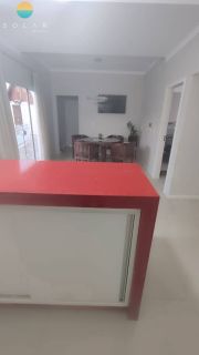 Se você busca conforto, exclusividade e uma localização privilegiada, esta é a oportunidade perfeita. Esta belíssima residência de alto padrão está situada a poucos metros do Beto Carrero World e da encantadora Praia da Armação, unindo tranquilidade, laze