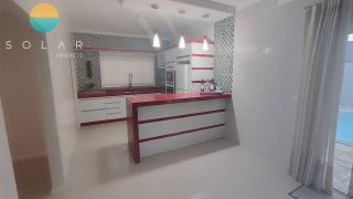 Se você busca conforto, exclusividade e uma localização privilegiada, esta é a oportunidade perfeita. Esta belíssima residência de alto padrão está situada a poucos metros do Beto Carrero World e da encantadora Praia da Armação, unindo tranquilidade, laze