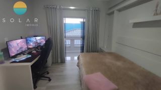 Se você busca conforto, exclusividade e uma localização privilegiada, esta é a oportunidade perfeita. Esta belíssima residência de alto padrão está situada a poucos metros do Beto Carrero World e da encantadora Praia da Armação, unindo tranquilidade, laze