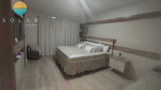 Se você busca conforto, exclusividade e uma localização privilegiada, esta é a oportunidade perfeita. Esta belíssima residência de alto padrão está situada a poucos metros do Beto Carrero World e da encantadora Praia da Armação, unindo tranquilidade, laze