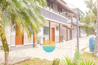 CASA NO ALTO DO MORRO NA PRAIA GRANDE!
