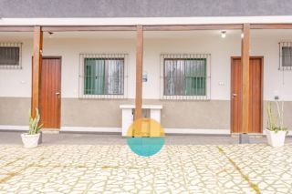 CASA NO ALTO DO MORRO NA PRAIA GRANDE!