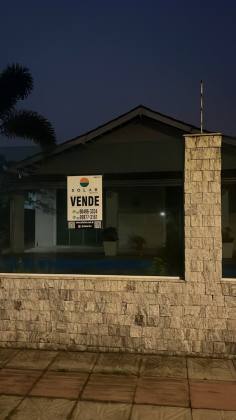 Casa com piscina pertinho do mar na Praia Grande