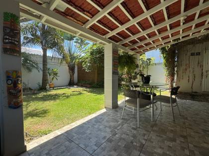 Casa com piscina pertinho do mar na Praia Grande
