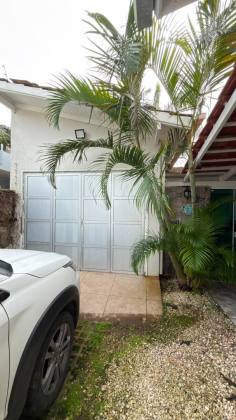 Casa com piscina pertinho do mar na Praia Grande