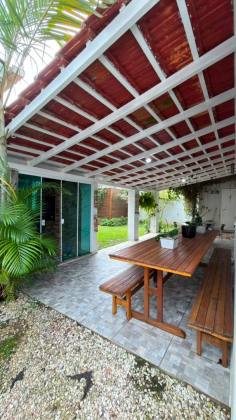 Casa com piscina pertinho do mar na Praia Grande