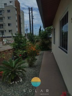 Casa em excelente ponto comercial pertinho do Beto Carrero!!