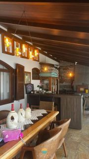 Casa com 4 quartos sendo 2 suítes na Praia Alegre