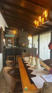 Casa com 4 quartos sendo 2 suítes na Praia Alegre
