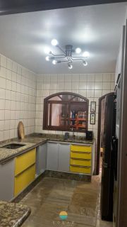 Casa com 4 quartos sendo 2 suítes na Praia Alegre