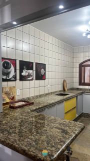 Casa com 4 quartos sendo 2 suítes na Praia Alegre