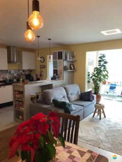 Apartamento Frente mar, aprox. 70m da praia com 2 suítes na Praia de Armação do Itapocory em Penha. Ref. 102