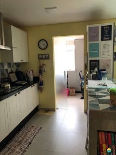 Apartamento Frente mar, aprox. 70m da praia com 2 suítes na Praia de Armação do Itapocory em Penha. Ref. 102