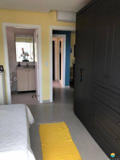 Apartamento Frente mar, aprox. 70m da praia com 2 suítes na Praia de Armação do Itapocory em Penha. Ref. 102