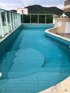 Apartamento Frente mar, aprox. 70m da praia com 2 suítes na Praia de Armação do Itapocory em Penha. Ref. 102