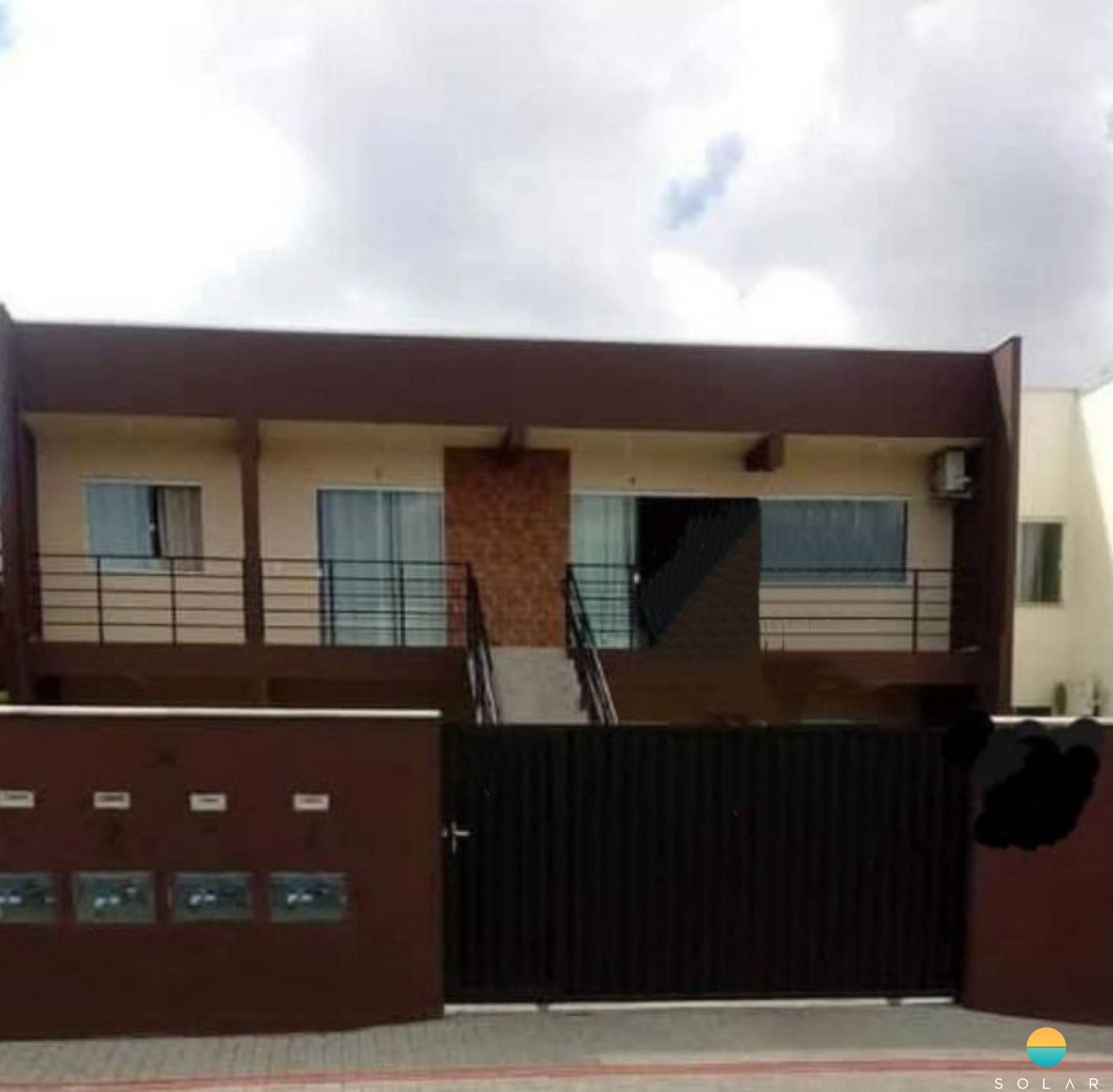 Prédio com 4 apartamentos de 2 dormitórios, aprox. 300m da Praia no Centro de Penha/SC. Ref. 148