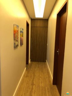 Apartamento de 170m² com 04 dormitórios, sendo 01 suíte aprox. 700m da praia no Centro de Penha-SC. Ref. 176