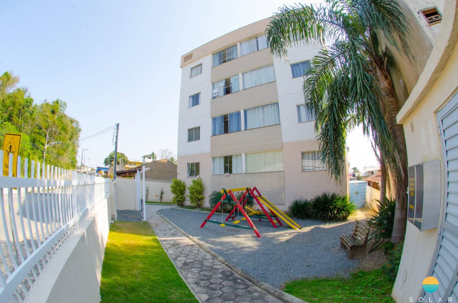 Apartamento mobiliado fica 500m do Beto Carrero World e aprox. 500m da praia. Ref. 222