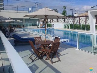 Apartamento de FRENTE PARA O MAR, 4 dormitórios e 2 garagens. Aprox. 50m da Praia de Armação em Penha/SC. Ref. 234