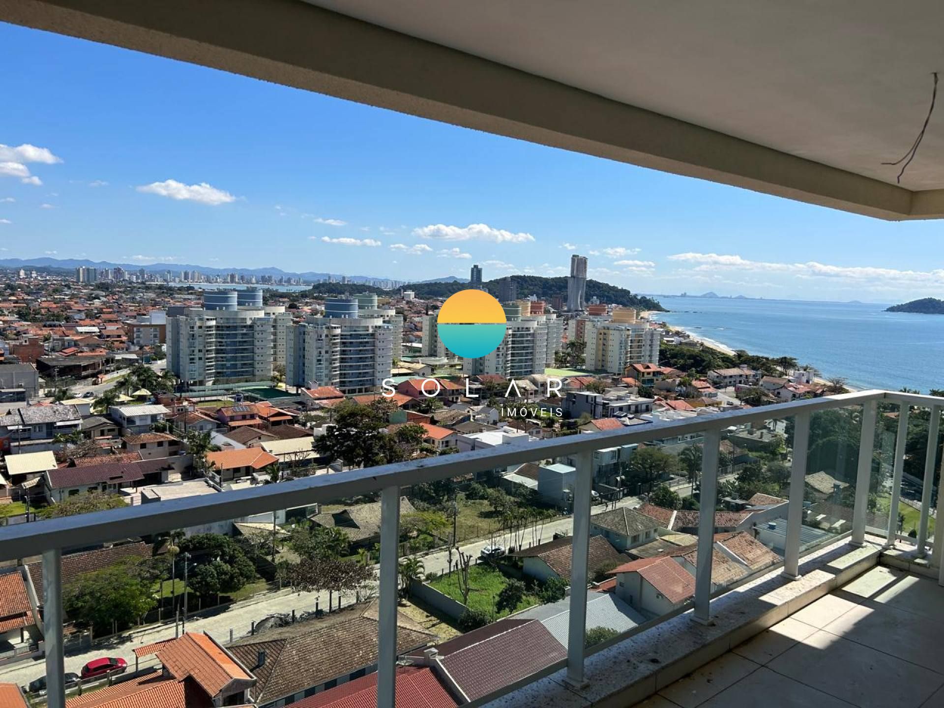 Apartamento com vista para o mar aprox. 50m da praia, com 3 dorm. na Praia de Armação, Penha/SC. Ref. 237