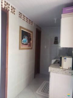 Sobrado 04 dormitórios e 04 vagas de garagens a 700m da praia de Armação em Penha-SC. Ref. 240
