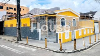 Casa de esquina no Centro