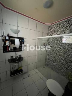 Casa com Piscina à Venda no Bairro Aruana