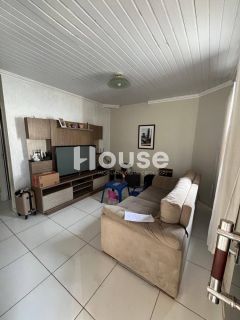 Casa com Piscina à Venda no Bairro Aruana
