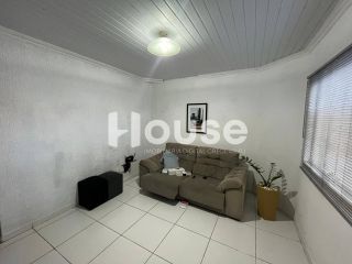 Casa com Piscina à Venda no Bairro Aruana