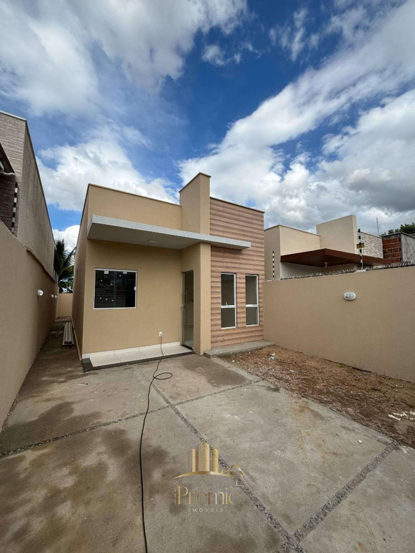 CASA NO CINZA
