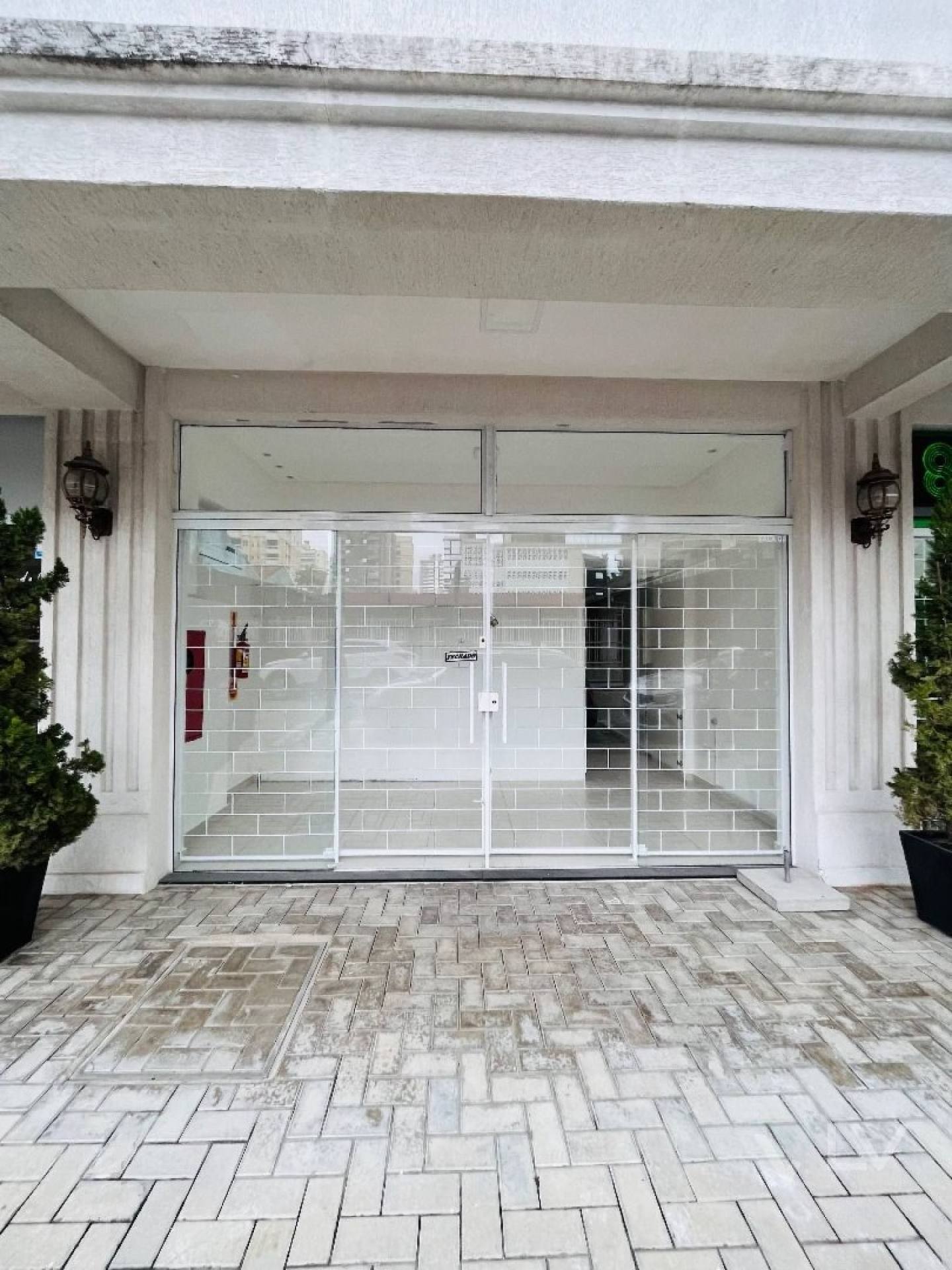 Ocean Breeze Sala comercial 06