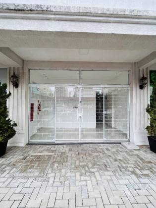 Ocean Breeze Sala comercial 06