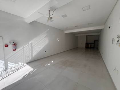 Sala comercial entre 2º e 3º Av.