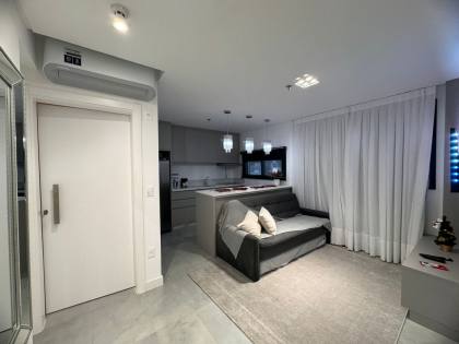 MANHATTAN FLAT