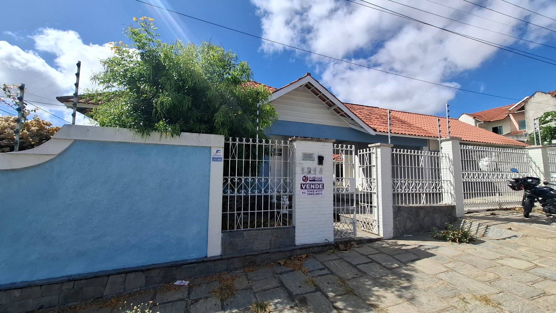 Casa Para Vender com 4 quartos 3 suítes no bairro Alto Branco em Campina Grande