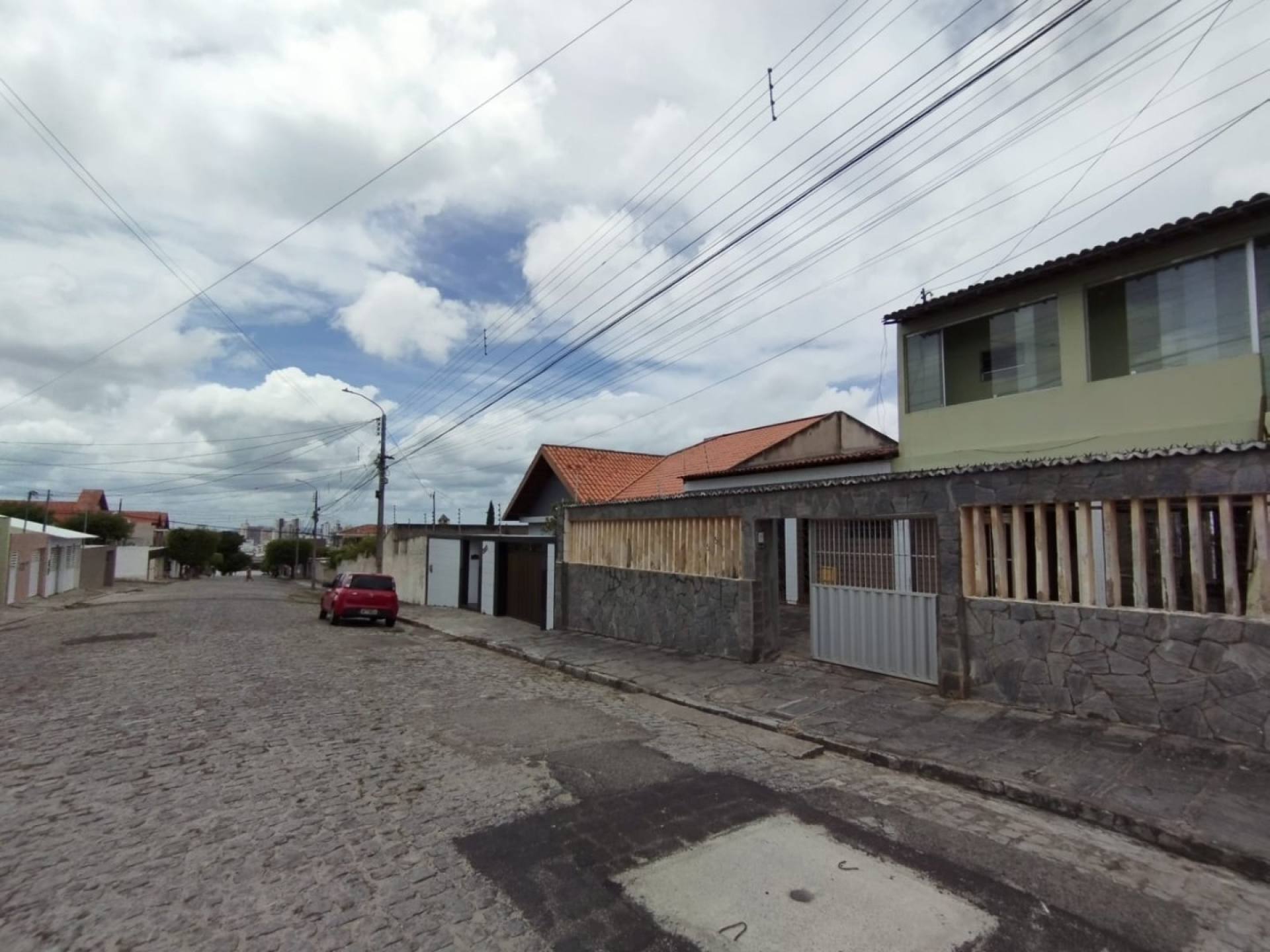 Casa para venda ou locação, com 5 quartos, sendo 2 suítes no bairro Palmeira em Campina Grande