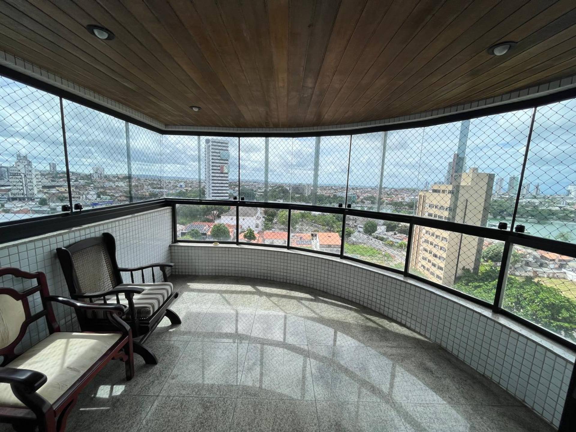 Apartamento à venda com 4 quartos, sendo 3 suítes, no Centro de Campina Grande