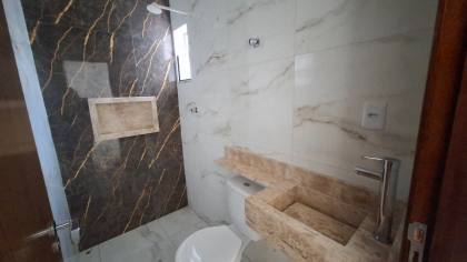 Casa à venda, em condomínio fechado, com 3 quartos, sendo 1 suíte em Campina Grande